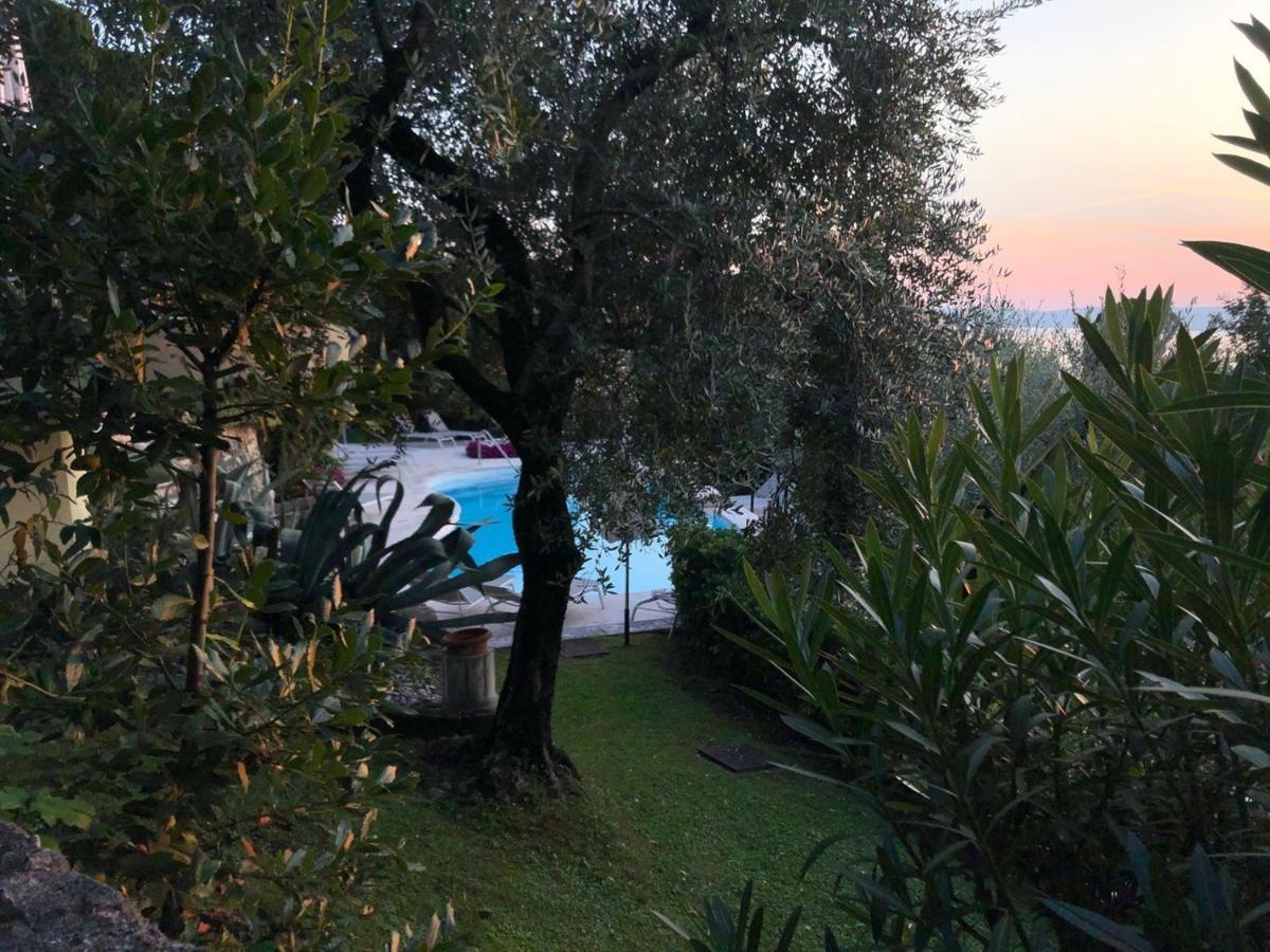 Appartamento La Perla Torri Del Benaco Bagian luar foto