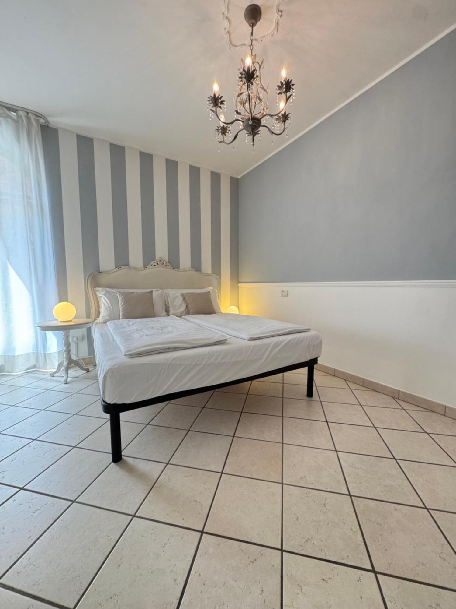 Appartamento La Perla Torri Del Benaco Bagian luar foto