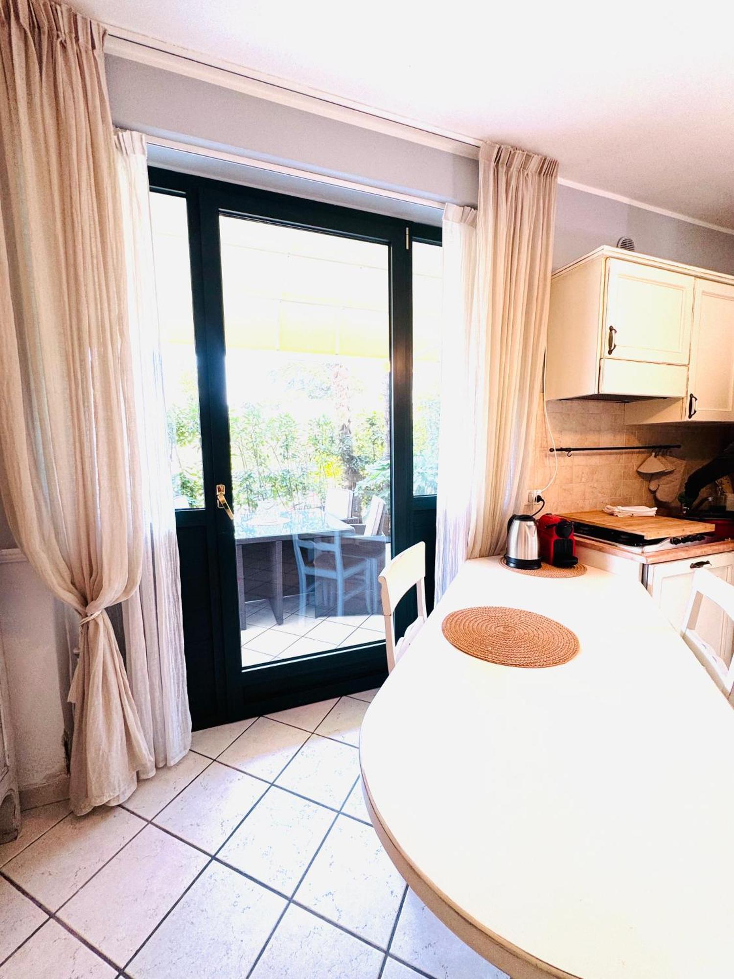 Appartamento La Perla Torri Del Benaco Bagian luar foto