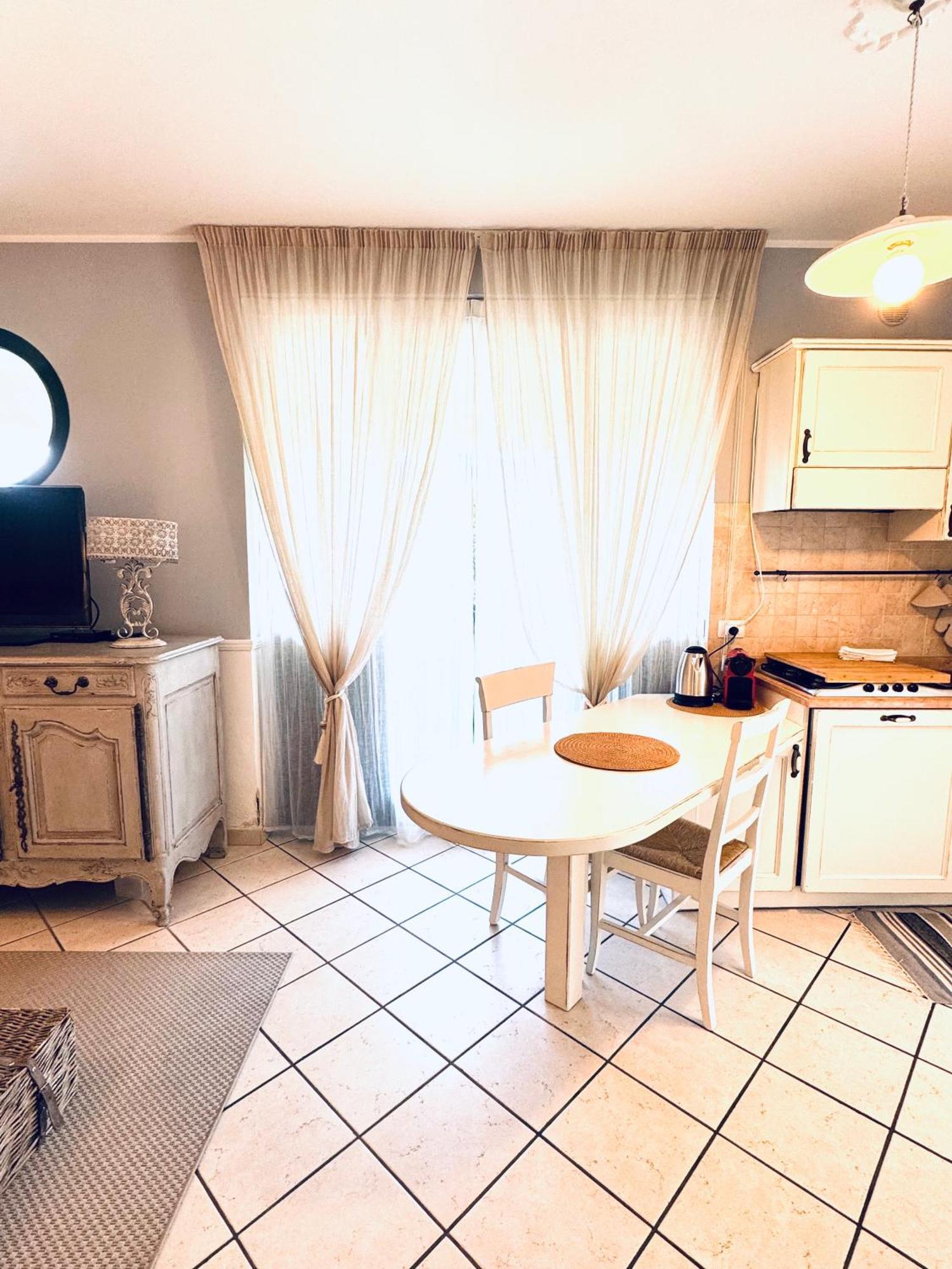 Appartamento La Perla Torri Del Benaco Bagian luar foto