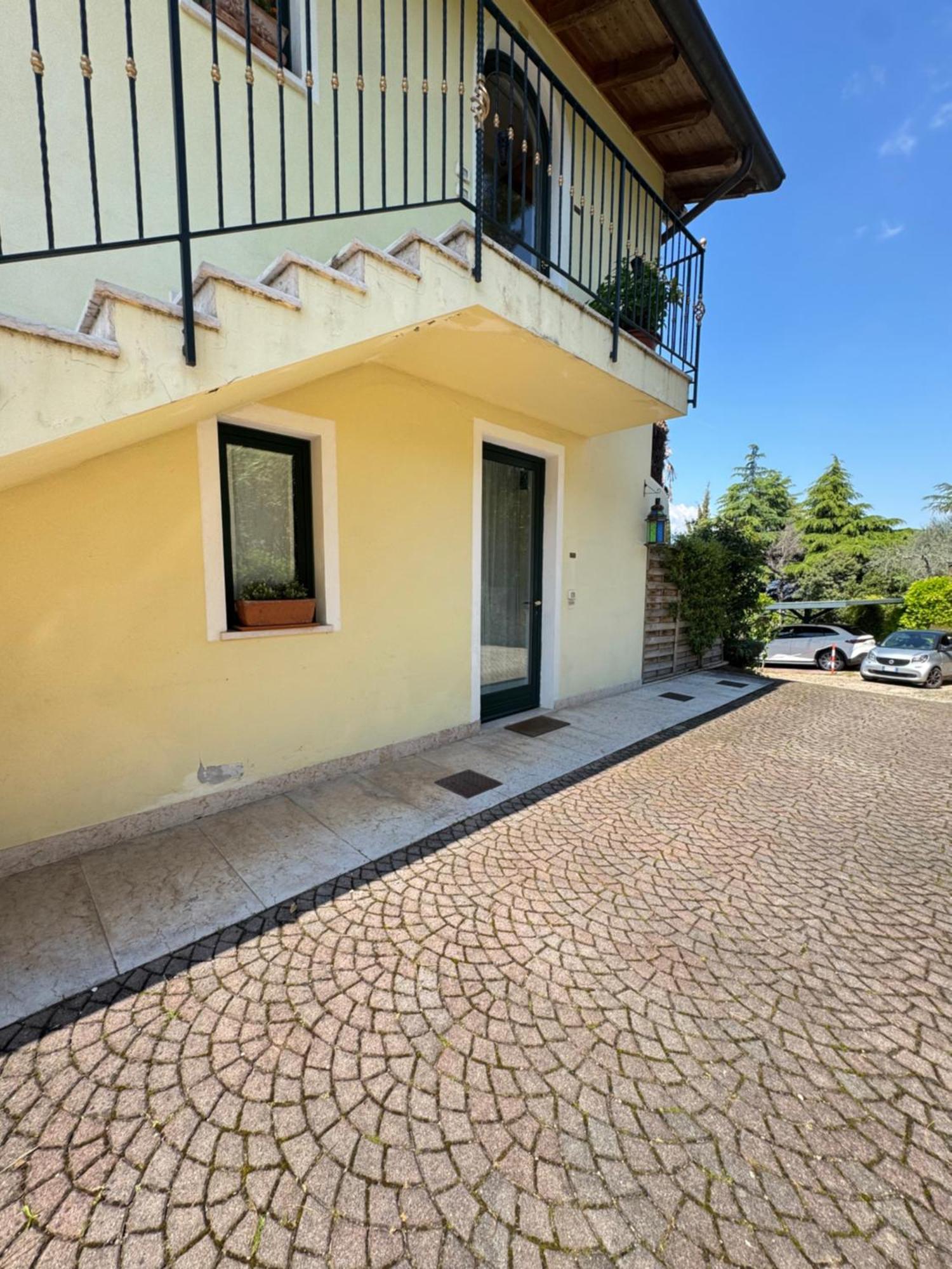Appartamento La Perla Torri Del Benaco Bagian luar foto