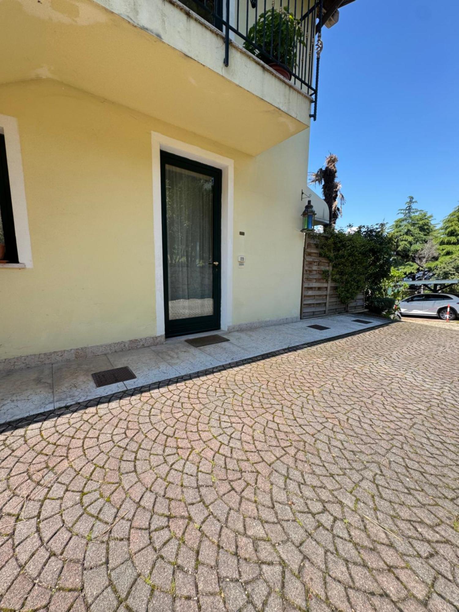Appartamento La Perla Torri Del Benaco Bagian luar foto