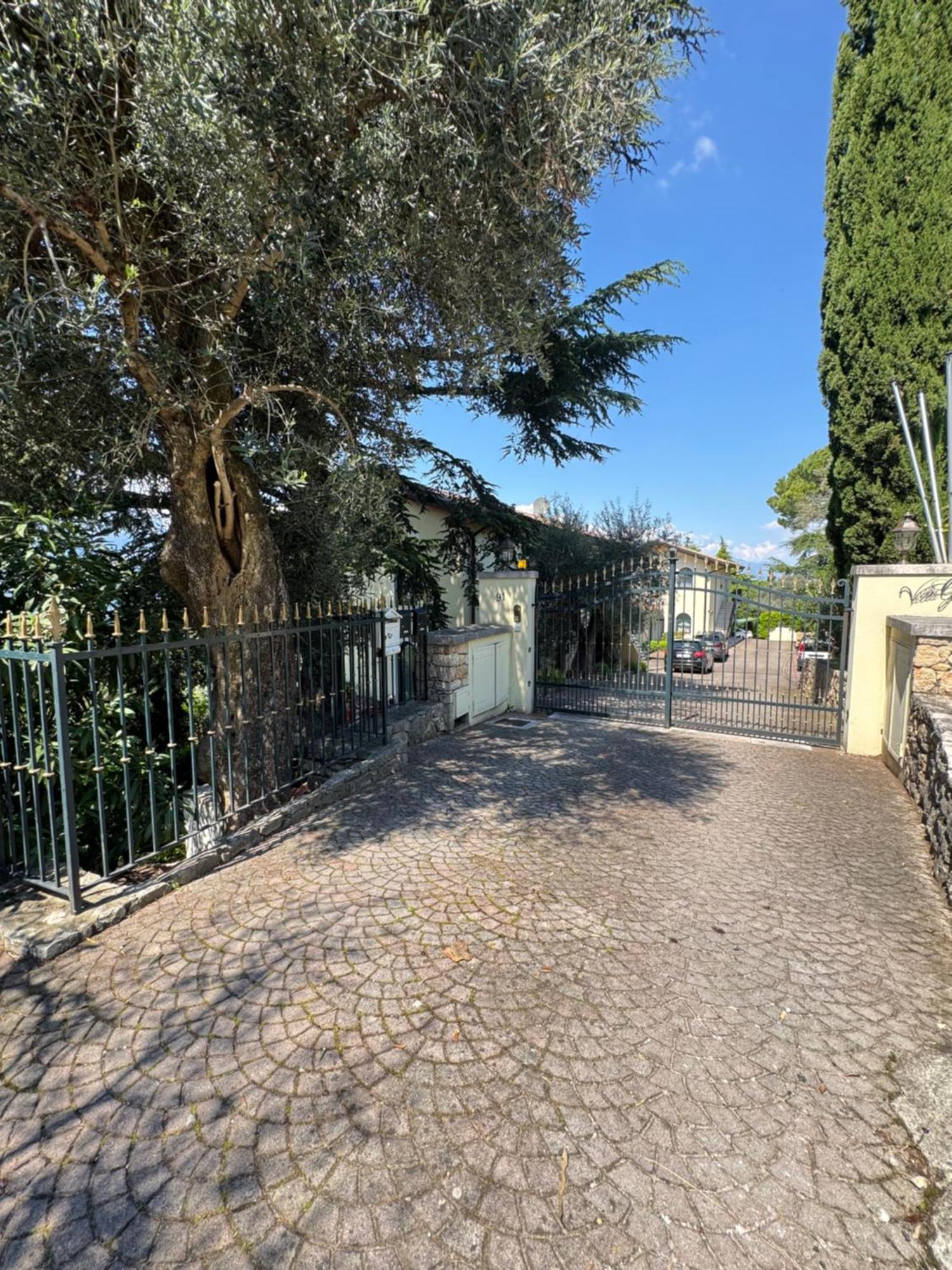 Appartamento La Perla Torri Del Benaco Bagian luar foto
